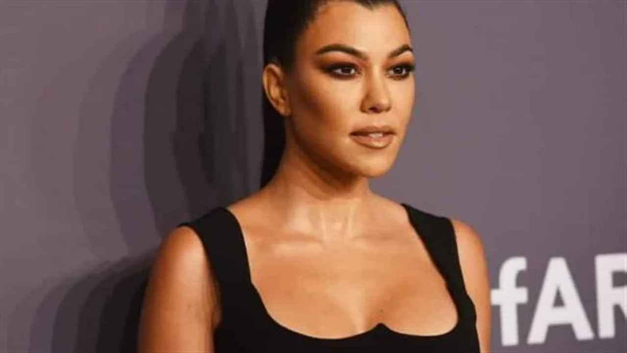 تحدي كورتني كارداشيان.. كيف توازن نجمة الواقع بين رعاية أطفالها وأضواء كوتشيلا؟